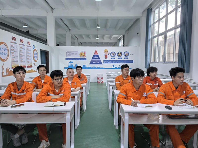 弘旭公司開展新入職員工安全培訓(圖3) 弘旭公司開展新入職員工安全培訓(圖3)